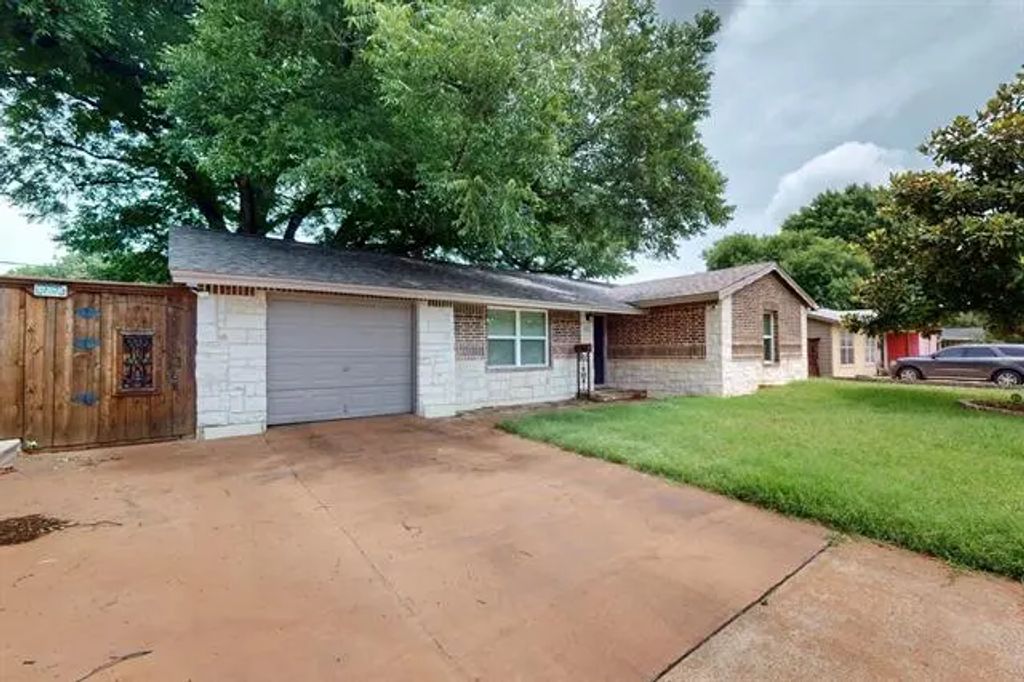 1819 Finley Road, Irving