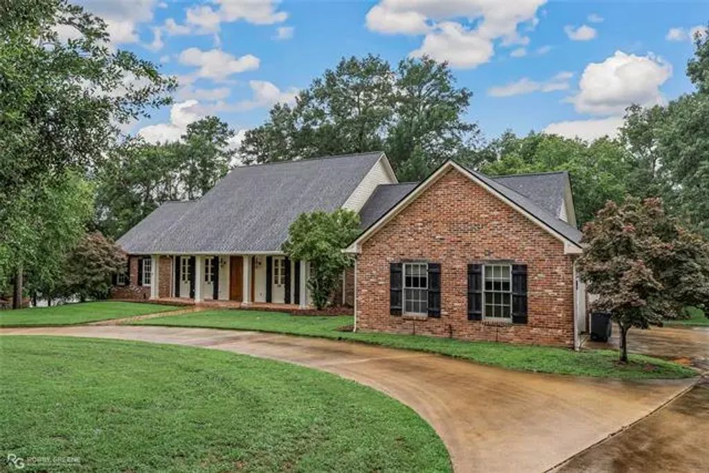 1078 Waters Edge Circle, Shreveport