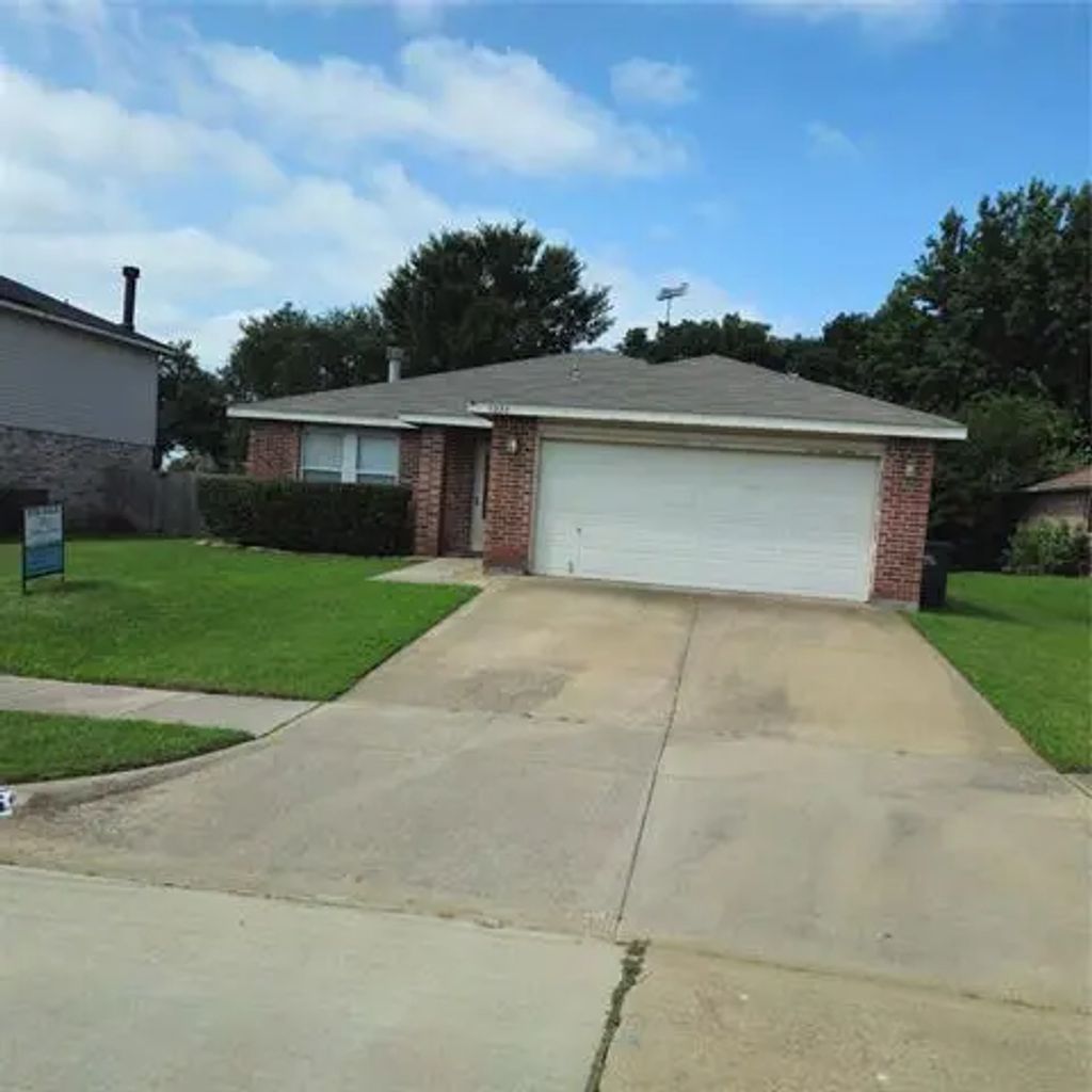 1026 Mazourka Drive, Arlington