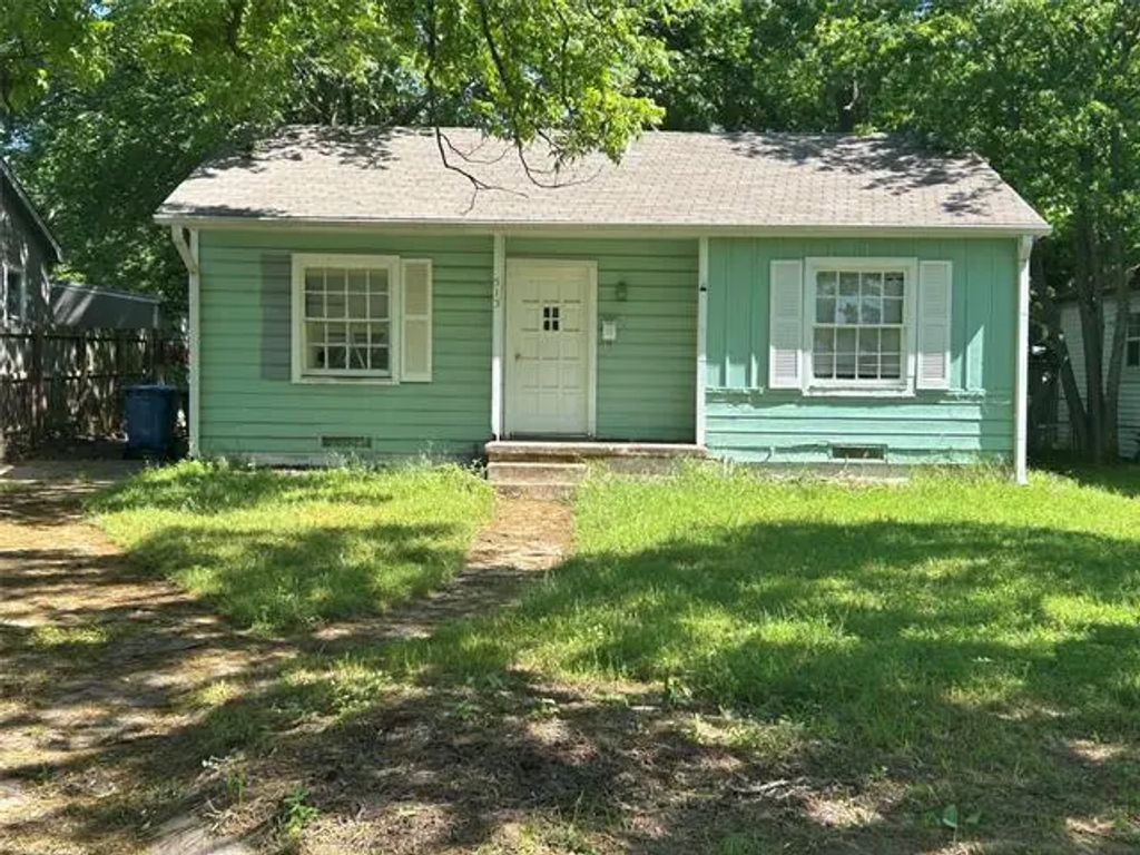 513 W Bullock Street, Denison