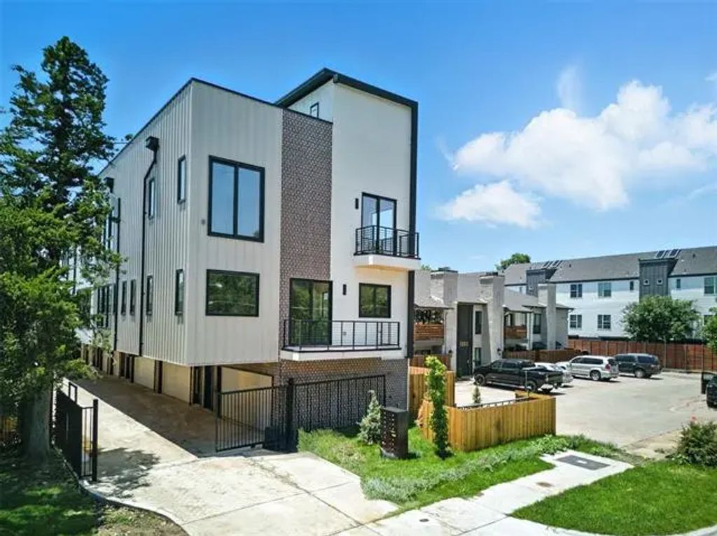1425 N Garrett Avenue 101, Dallas