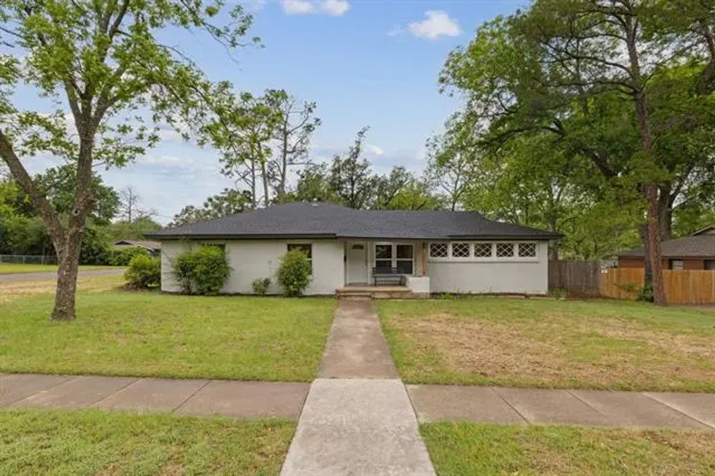2203 Glenwood Lane, Denton