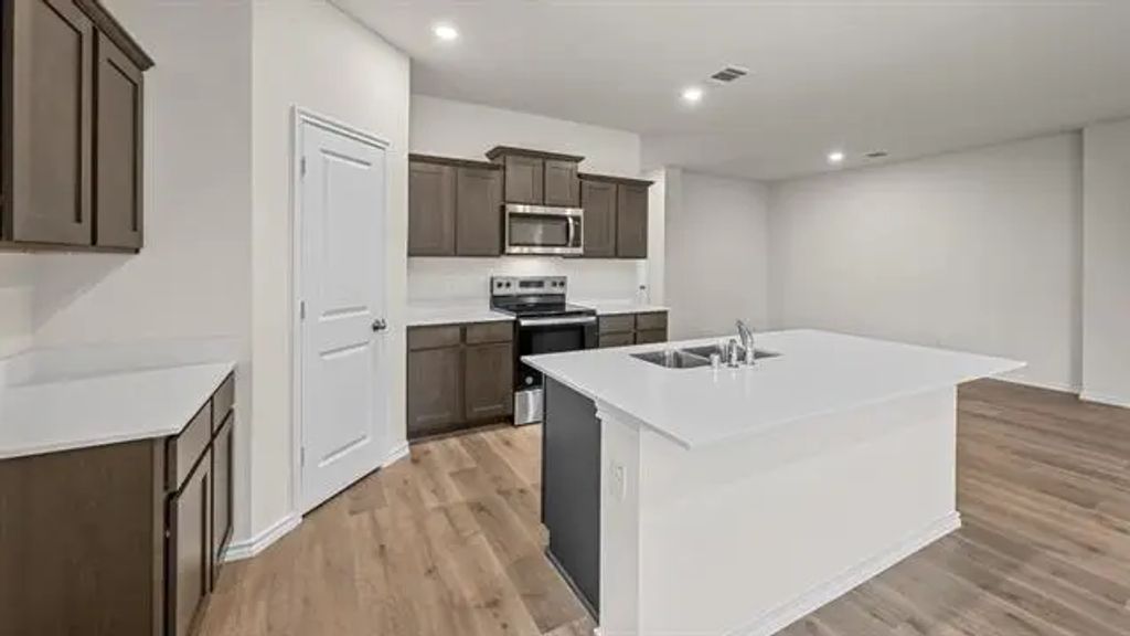 945 Newport Drive, Ferris