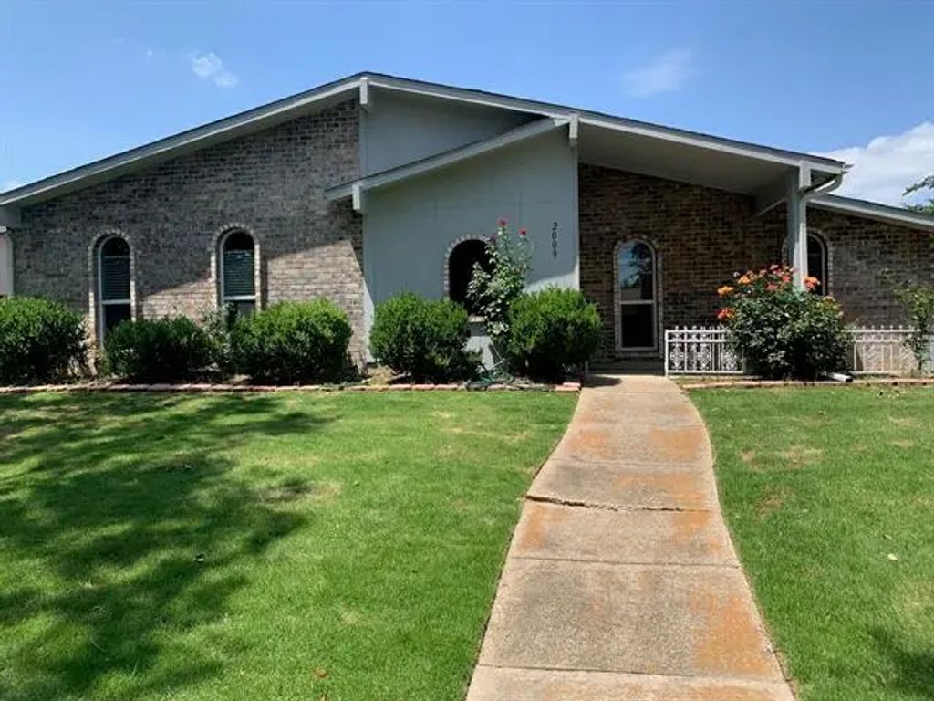 2009 Chestnut Road, Carrollton
