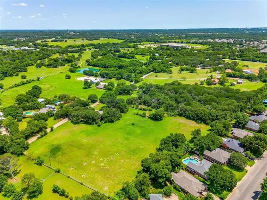 302 S Fox Lane, Burleson