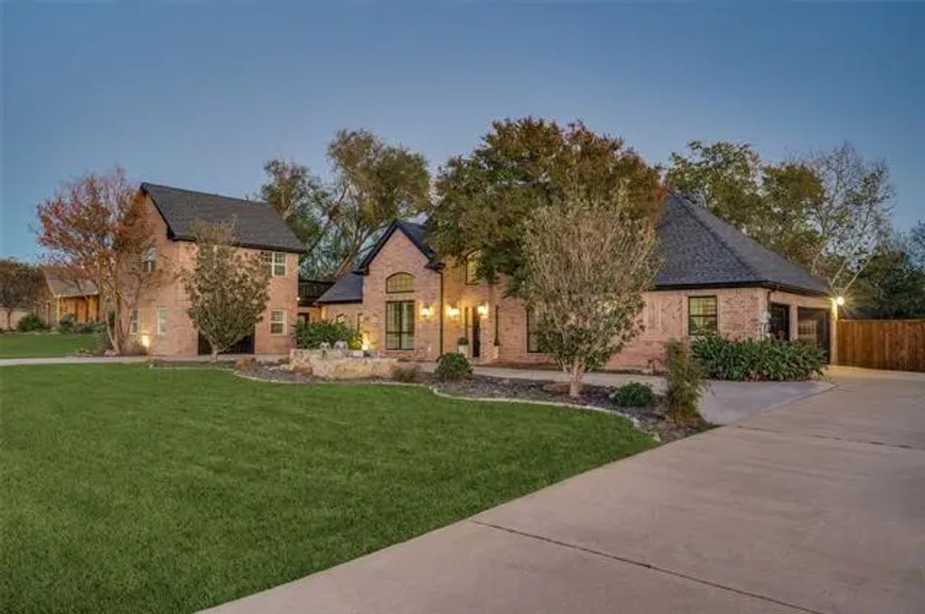 650 Melody Lane, Lakewood Village