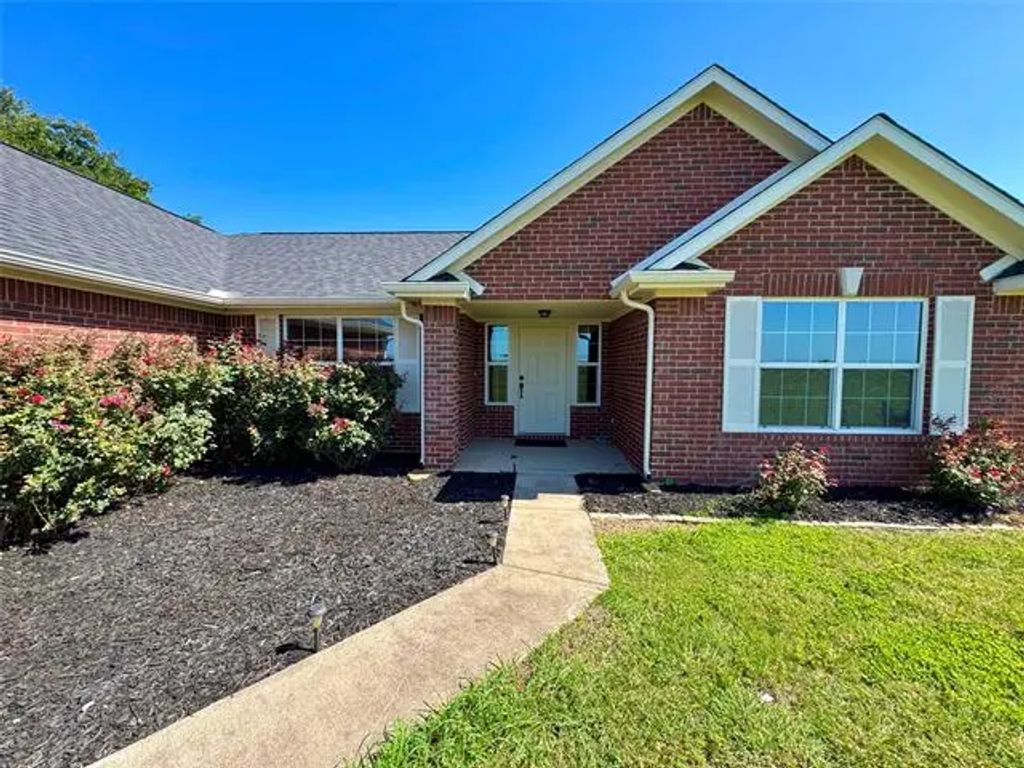 3506 Farm Land Court, Granbury