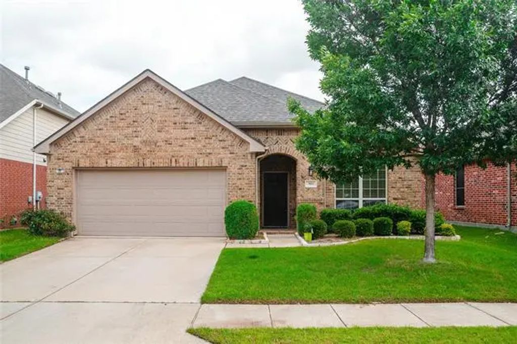 901 Lake Hollow Drive, Little Elm