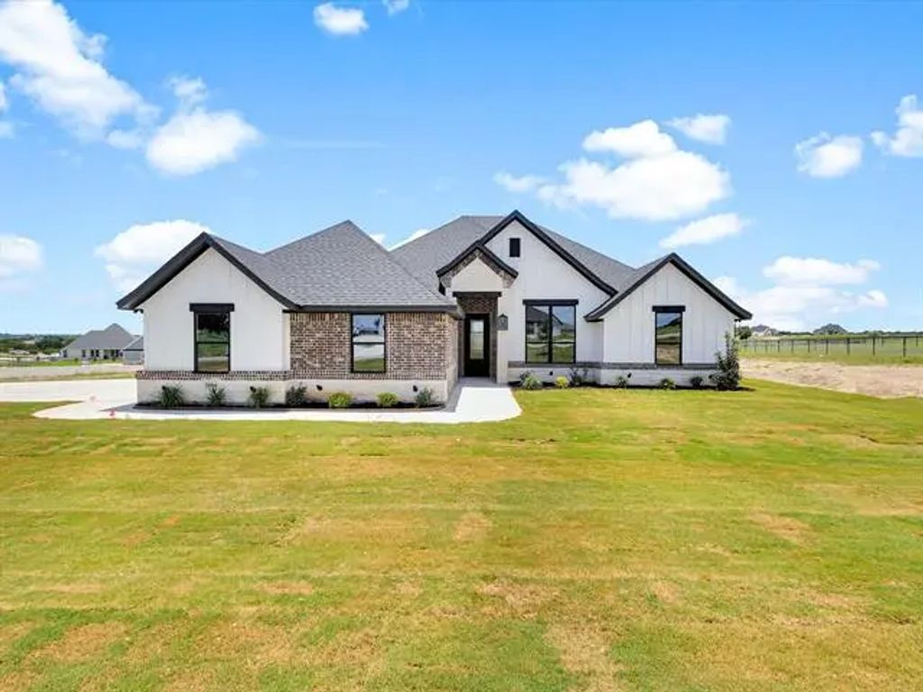 2004 Downslope Lane, Weatherford