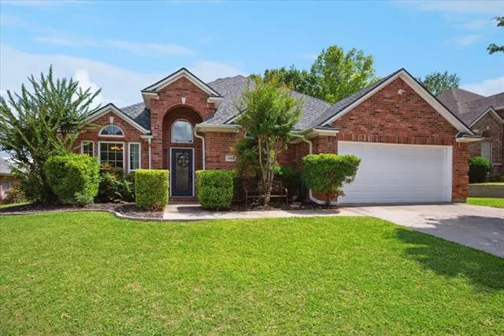 1104 Carousel Drive, Bedford