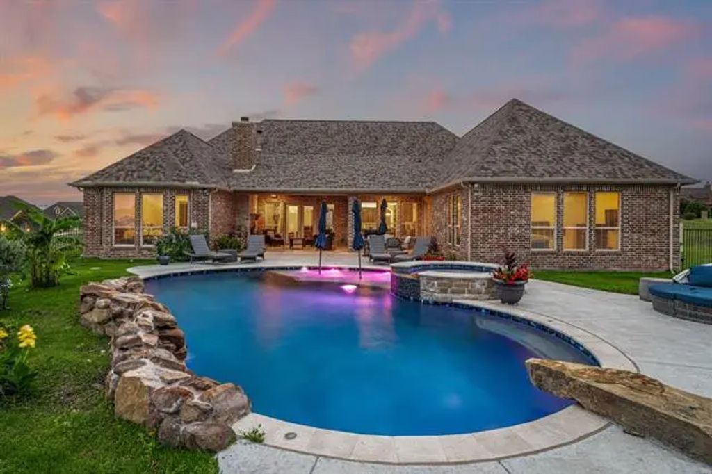 316 Bear Country Drive, Aledo