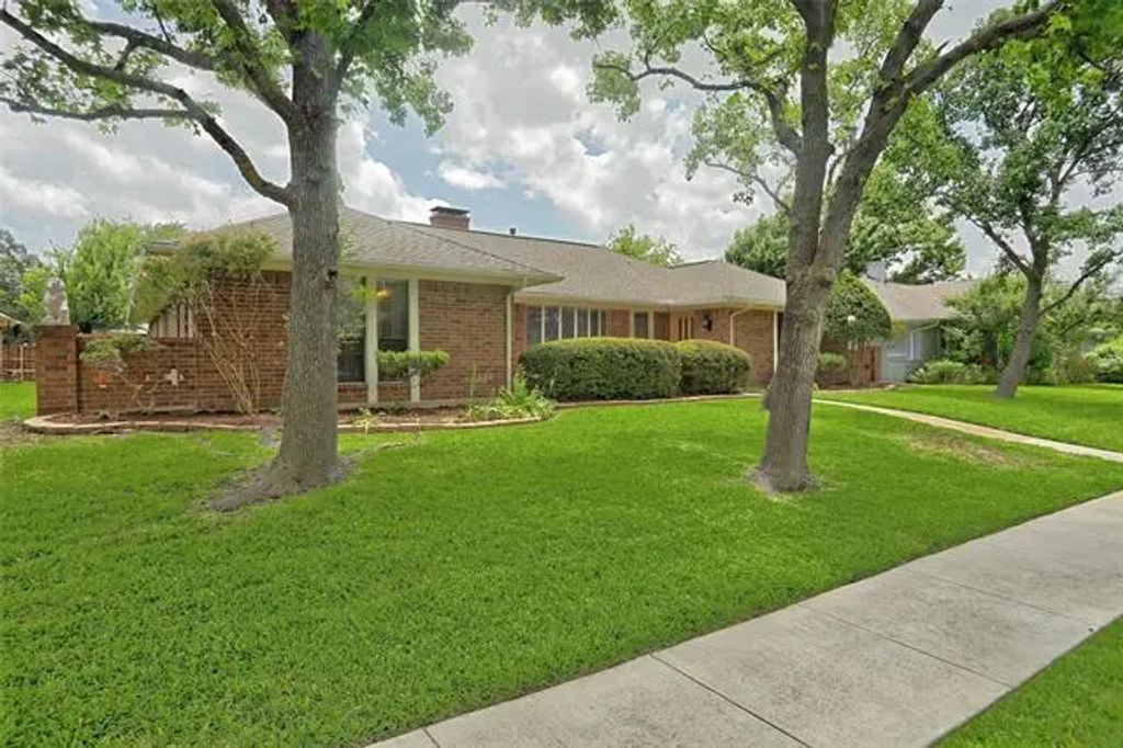 2244 Woodcreek, Carrollton