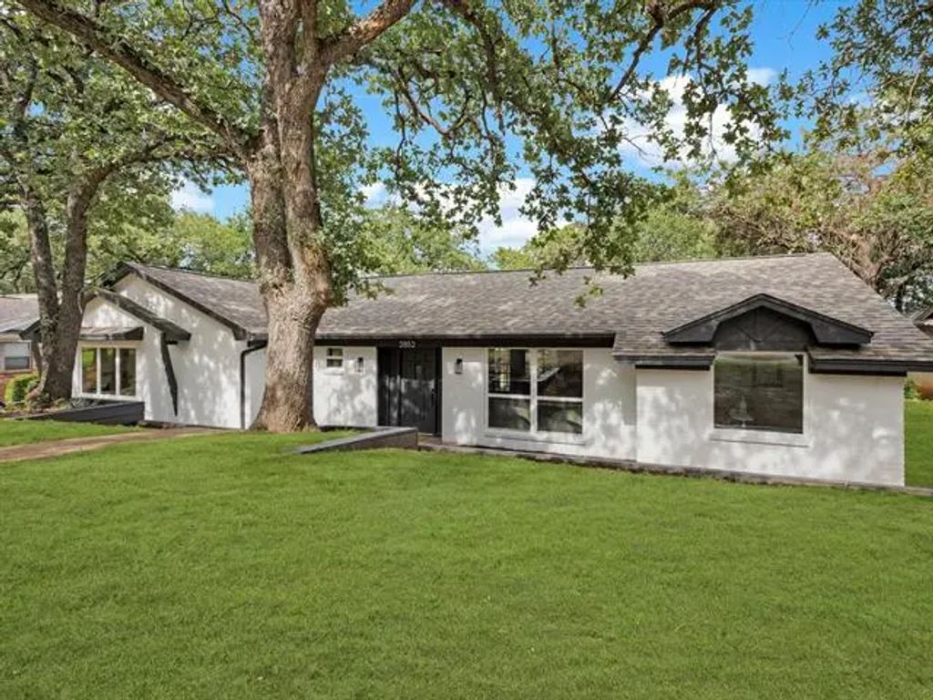 2852 Winterhaven Drive, Hurst