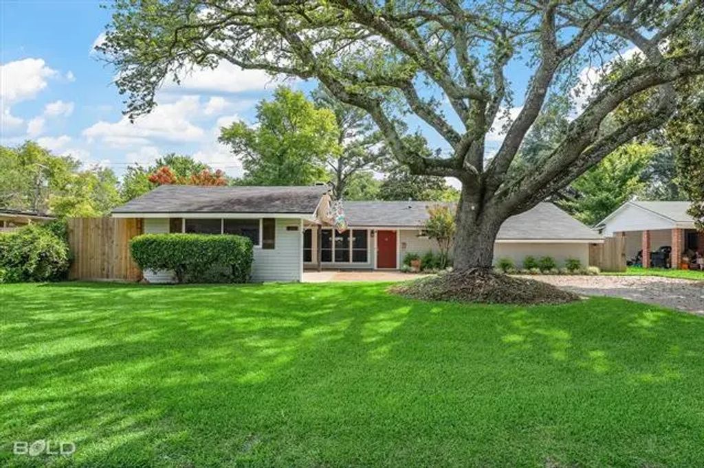 858 River Road, Shreveport