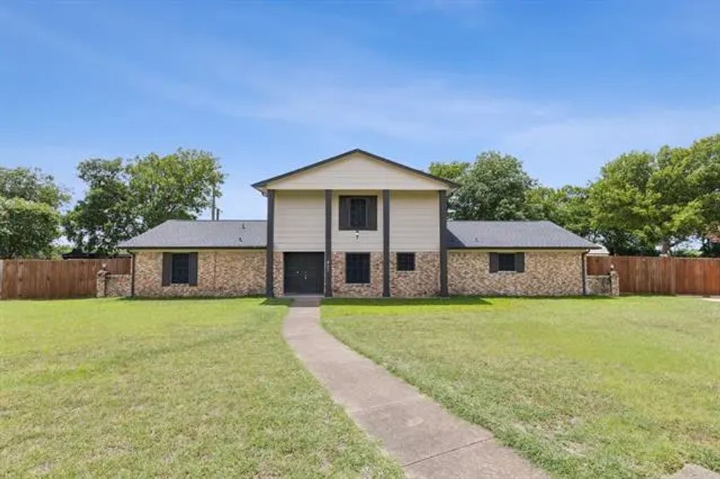 431 Sleepy Top Drive, Glenn Heights