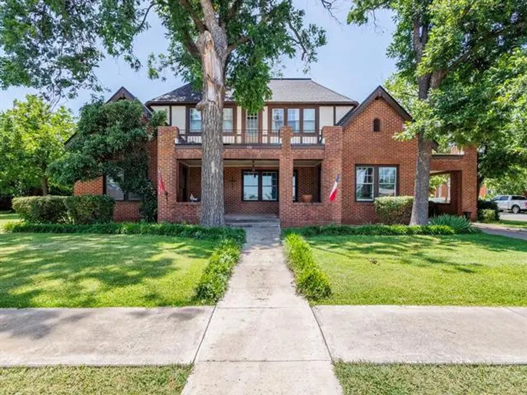 315 W Pecan Street, Coleman