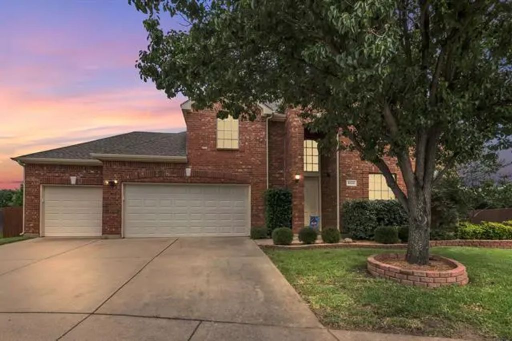 5233 Scenic Point Drive, Fort Worth