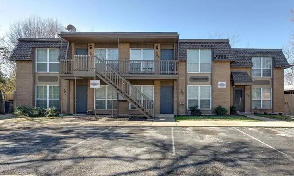 411 S Dooley Street, Grapevine