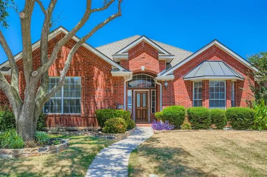 1319 Pinehurst Drive, Lewisville