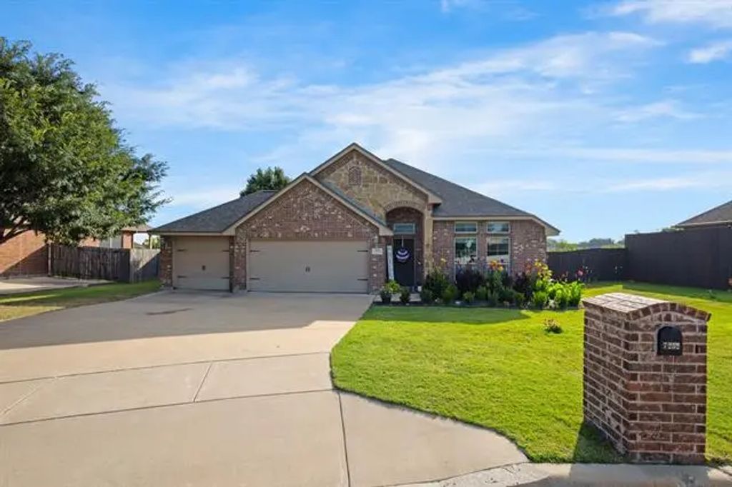 7252 Lake Country Drive, Fort Worth
