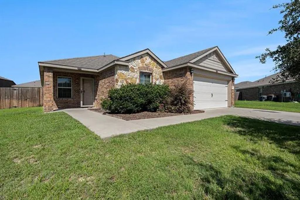 2415 Fall Court, Anna