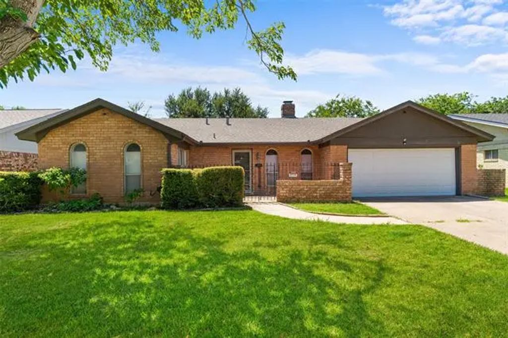 2804 Ashbury Drive, Arlington