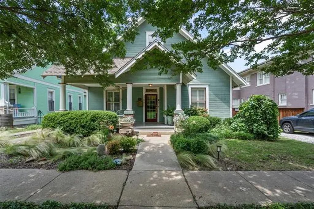 2206 College Avenue, Fort Worth