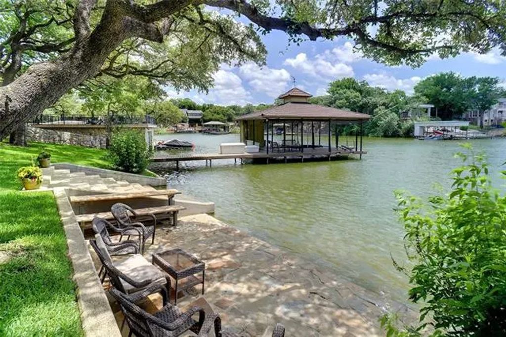 8808 Royal Harbor Court, Fort Worth