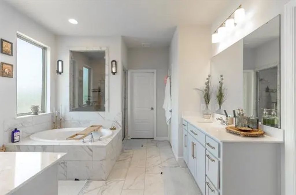 2016 Croftbank Street, Forney
