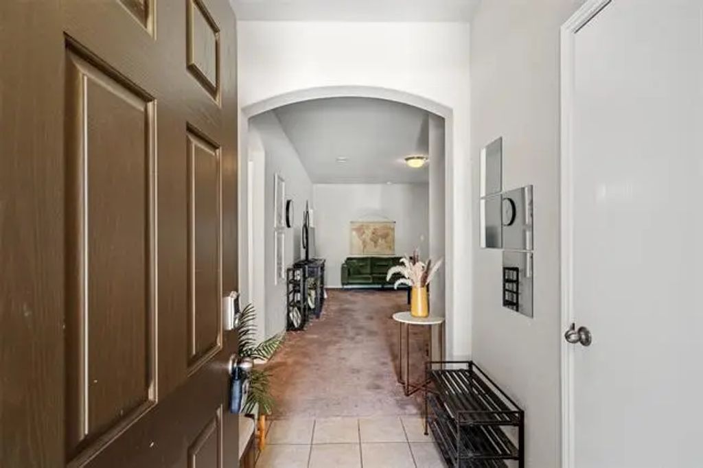 838 E Harvey Avenue, Fort Worth