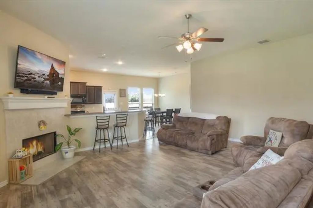 220 Anthony Lane, Red Oak