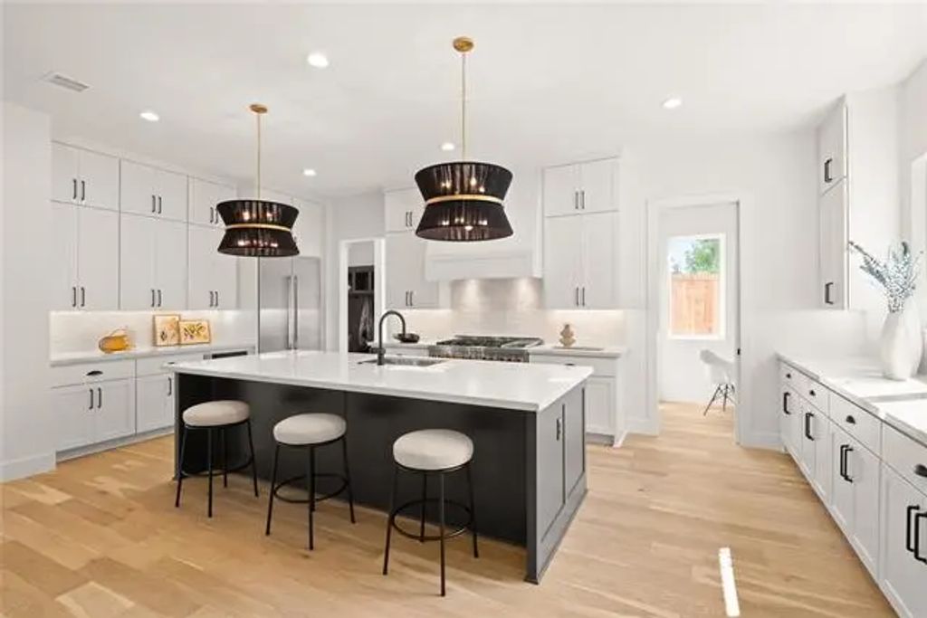 9006 Diceman Drive, Dallas