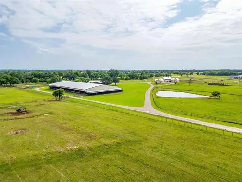 390 Chisum Trail Road, Whitesboro