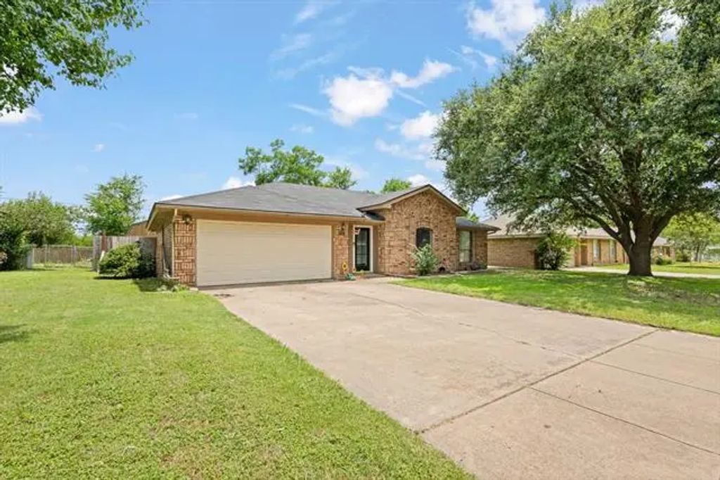 1215 Sandstone Drive, Cleburne