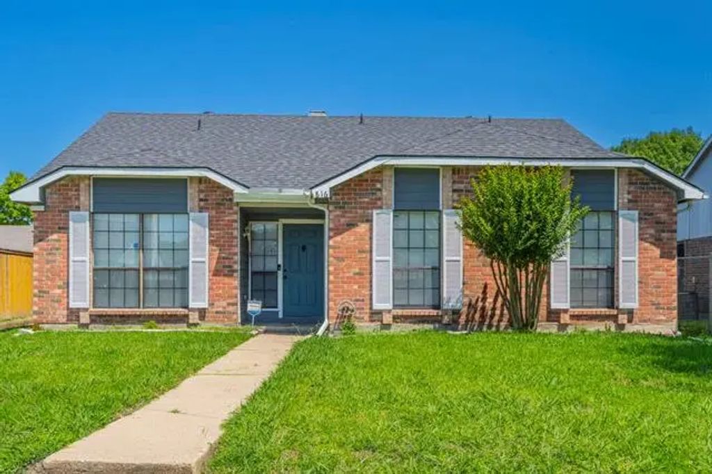 816 Plummer Drive, Cedar Hill