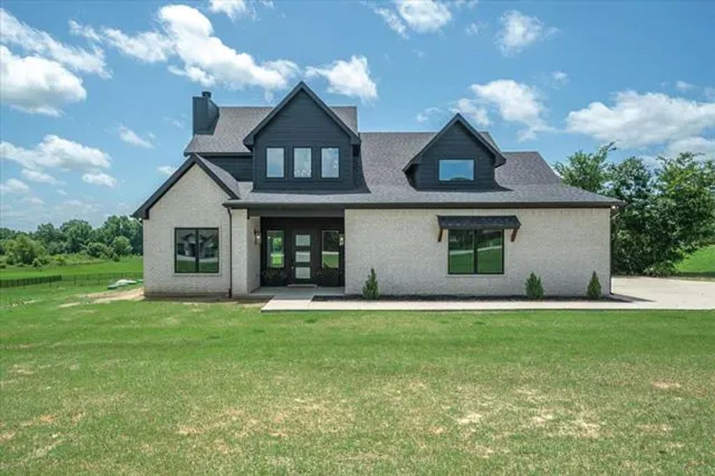 152 Private Road 7008, Edgewood