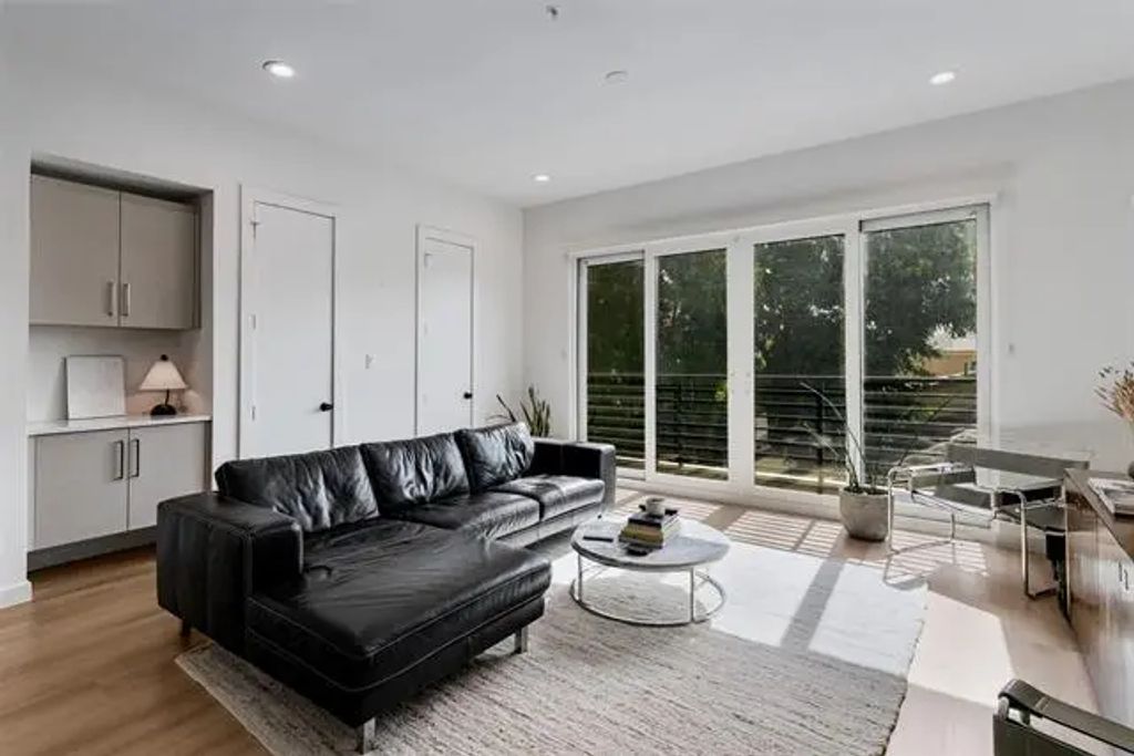 419 W 9th Street D, Dallas