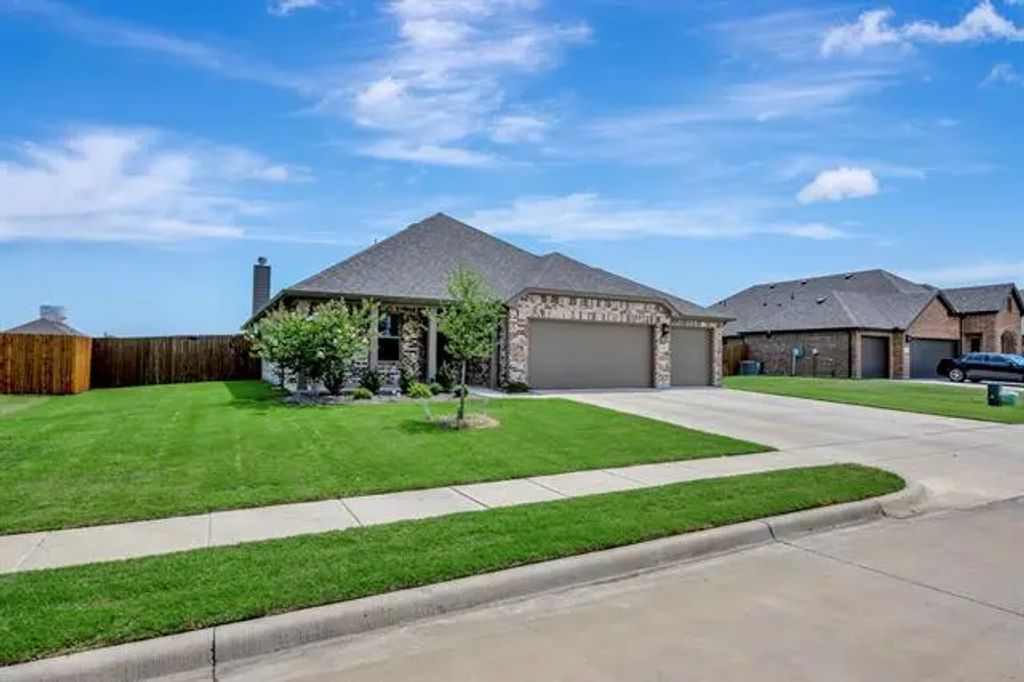 595 Randys Way, Pilot Point