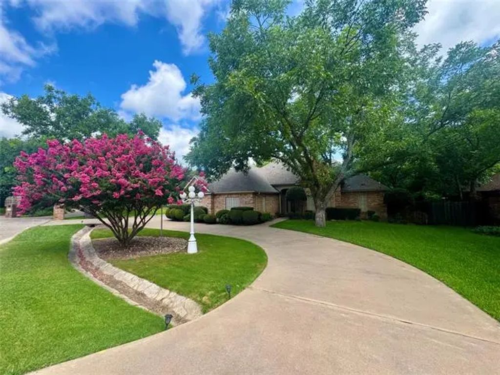 6304 Kenilworth Court, Granbury