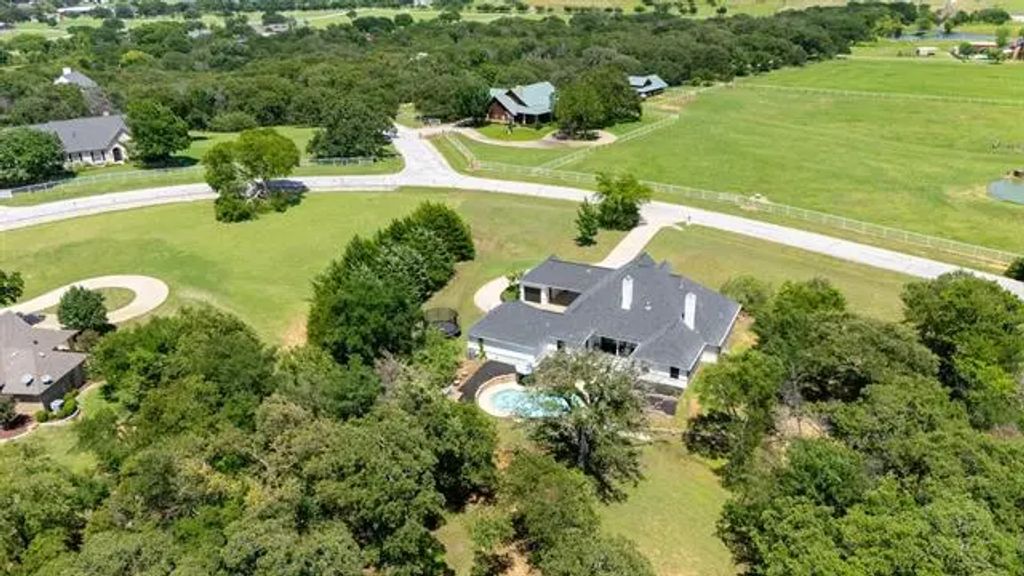 1901 Spring Mountain Road, Cross Roads