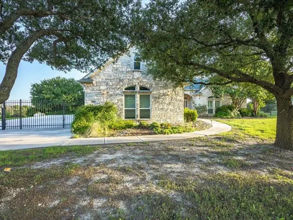 186 Deer Creek Drive, Aledo