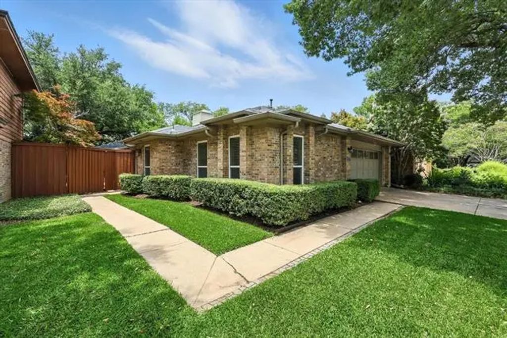 1215 Boardwalk Street, Arlington