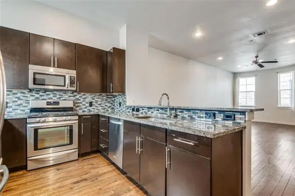 3200 Ross Avenue 27, Dallas