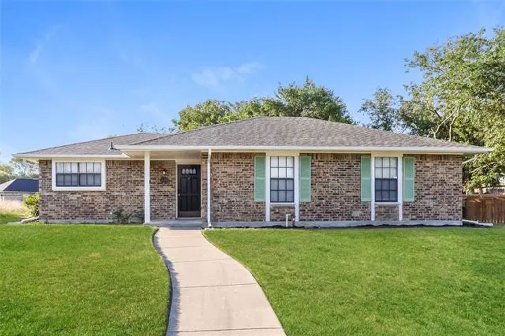 1134 Cedar Ridge Circle, DeSoto