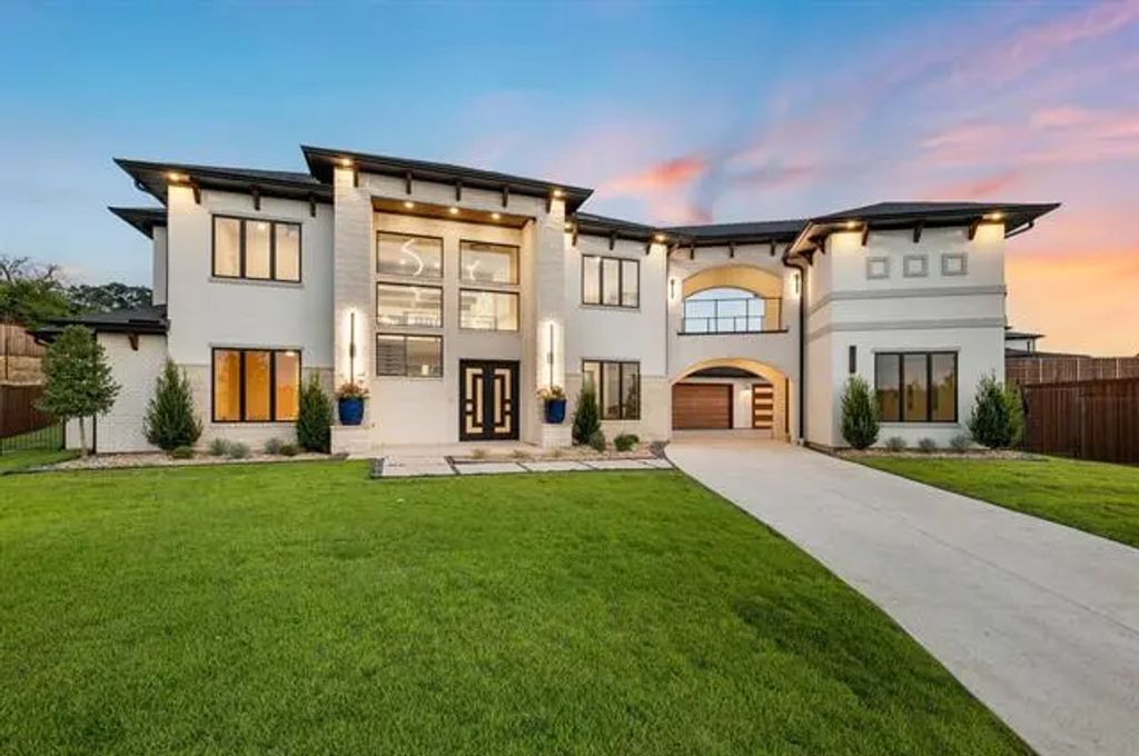 1732 Oakbrook Drive, Keller