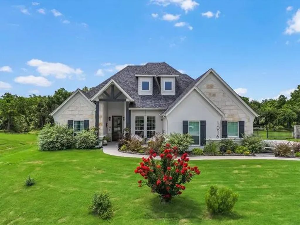 1016 Hennesay Park, Springtown