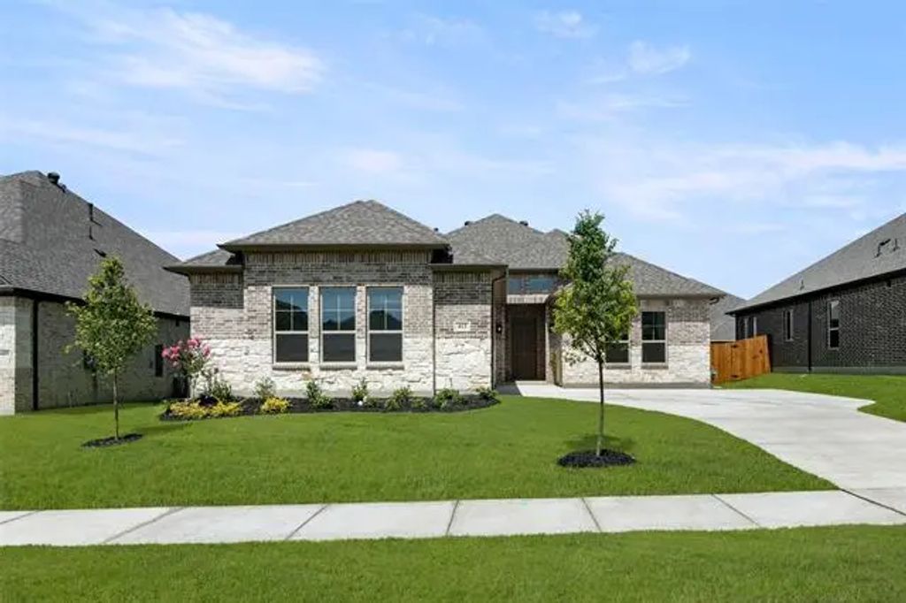 413 Wabash Drive, Waxahachie
