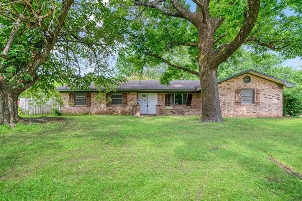 1120 Mockingbird Lane, Paris