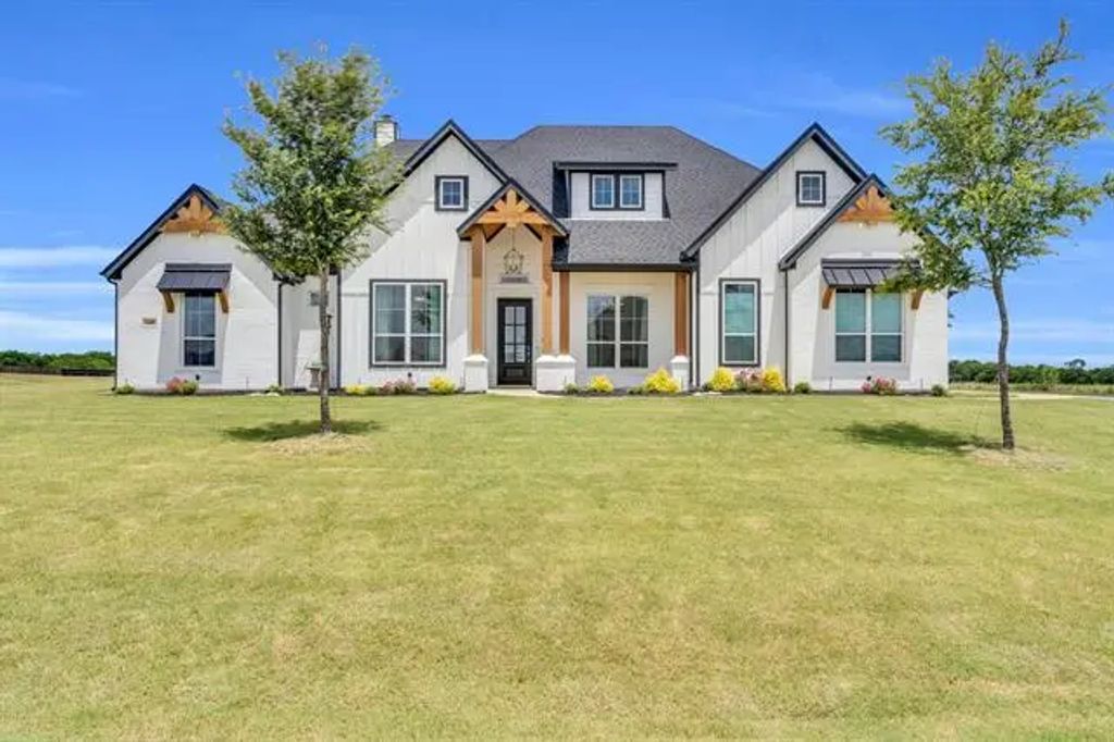 140 Friesian Lane, Waxahachie