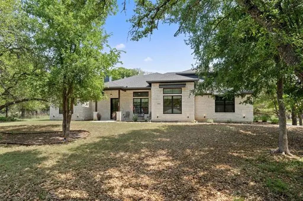 1306 Crystal Springs, Salado
